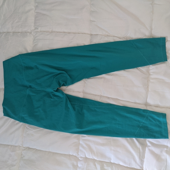 Ptula Active - Alainah Allure Capri Leggings - Picture 2 of 3